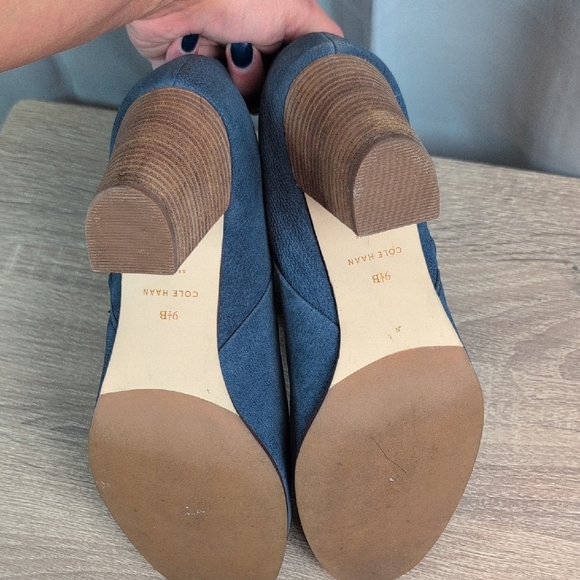 Cole Haan Navy Blue Ankle Booties with Side Zipper. - Picture 5 of 11